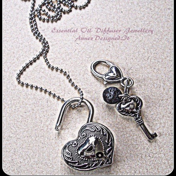 Hand Made - Heart Lock Necklace - Picture 2 of 4